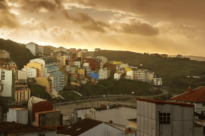 atardecer en pueblo bonito a coruna