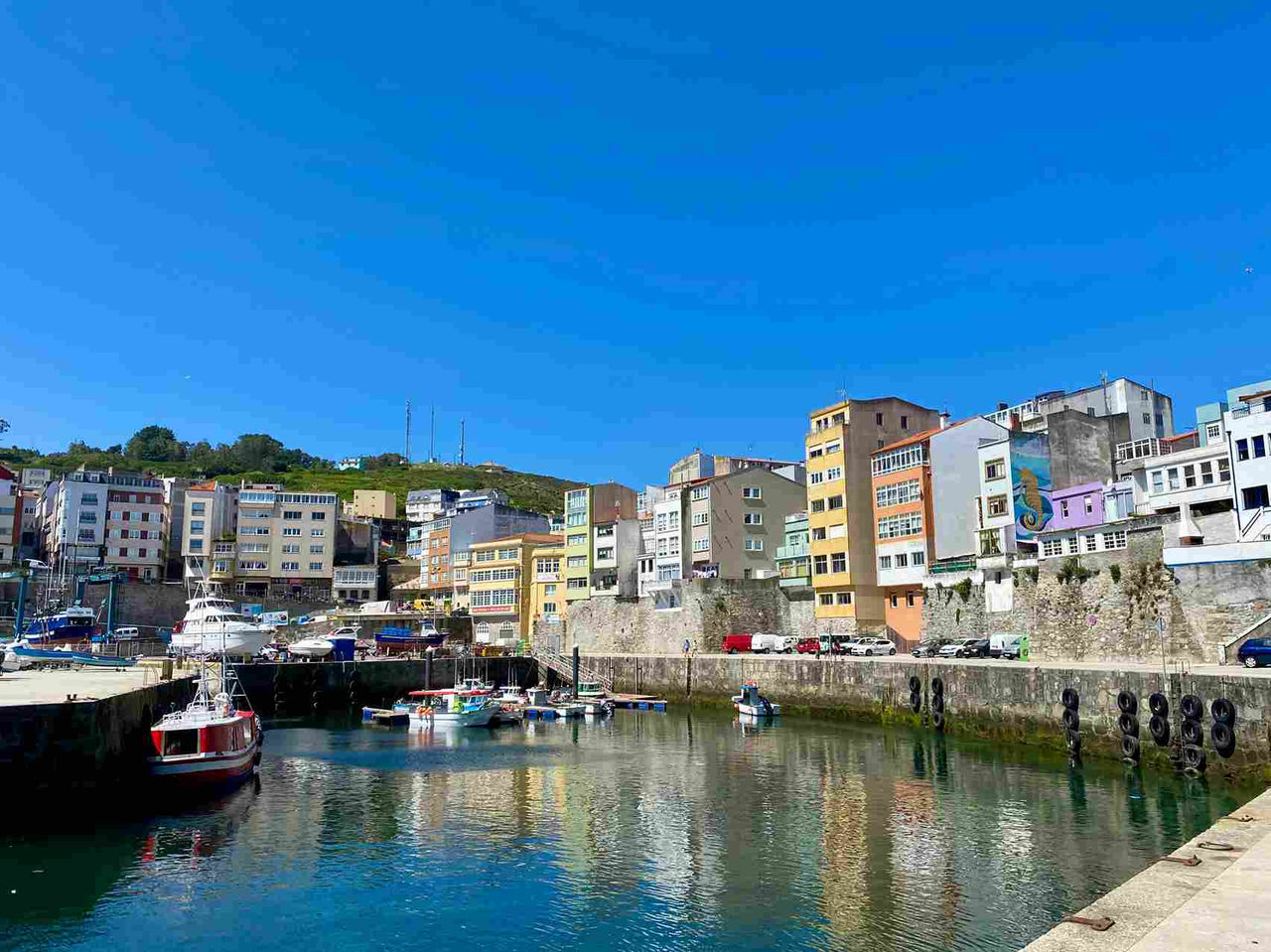 puerto y casas malpica pueblo bonito a coruña