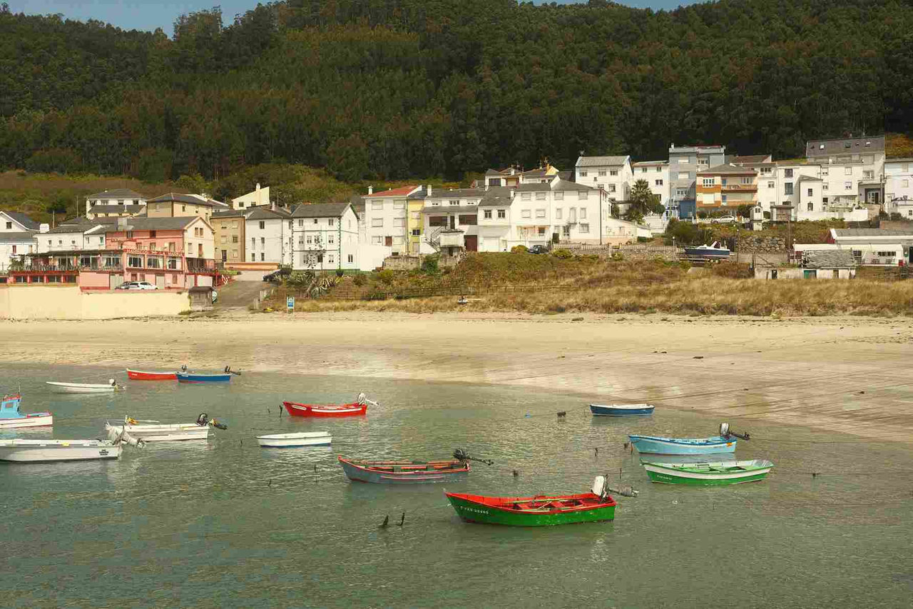 noia ria y casas pueblo bonito coruña